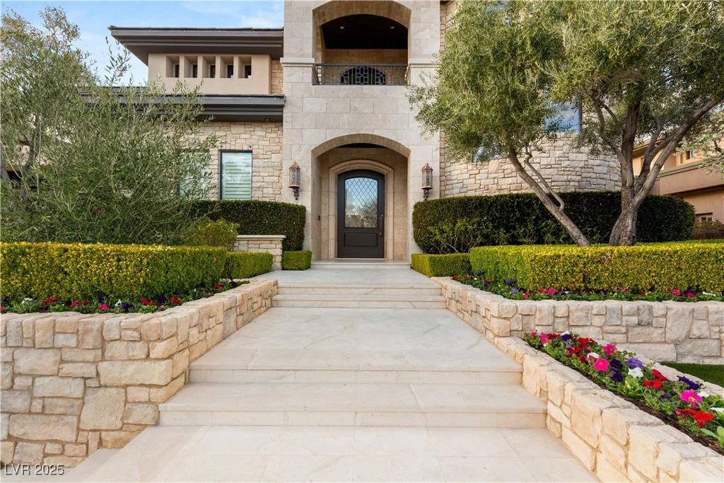 34 Meadowhawk, Las Vegas, NV 89135