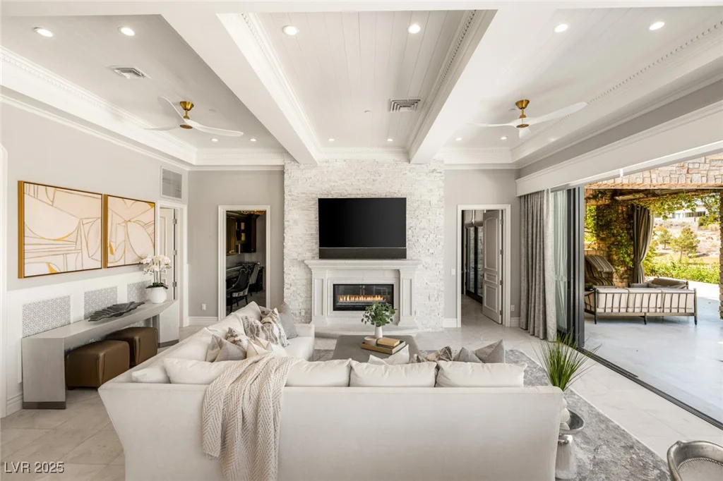 34 Meadowhawk, Las Vegas, NV 89135