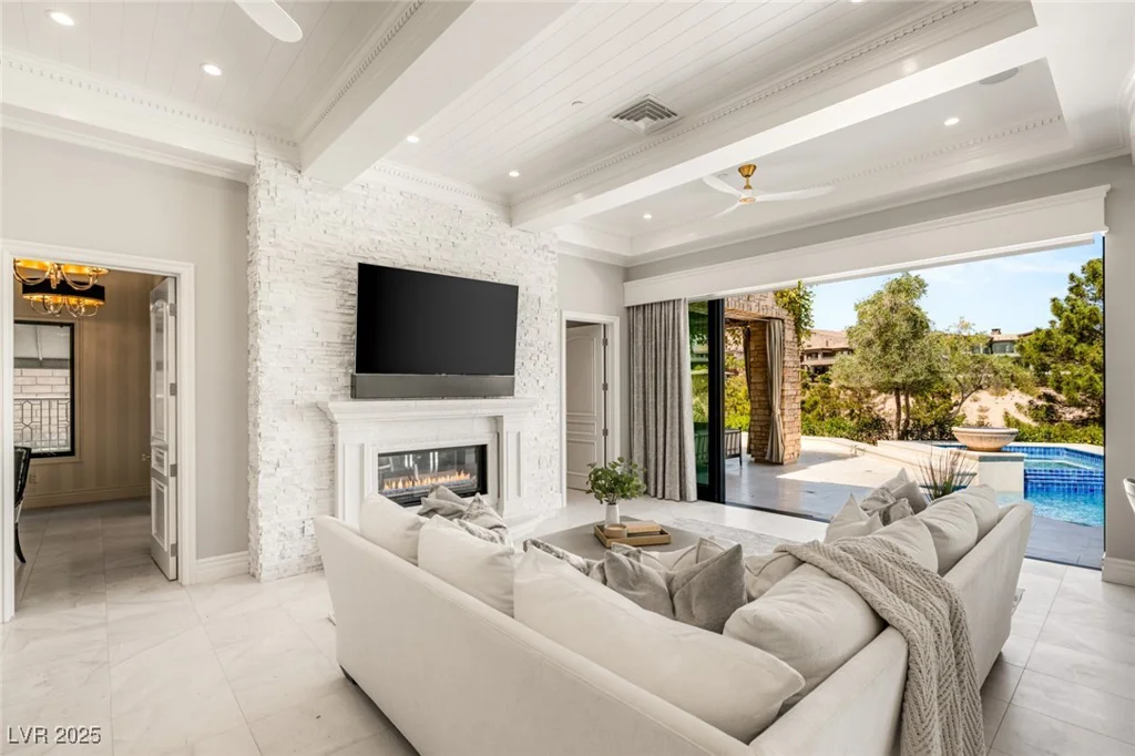 34 Meadowhawk, Las Vegas, NV 89135