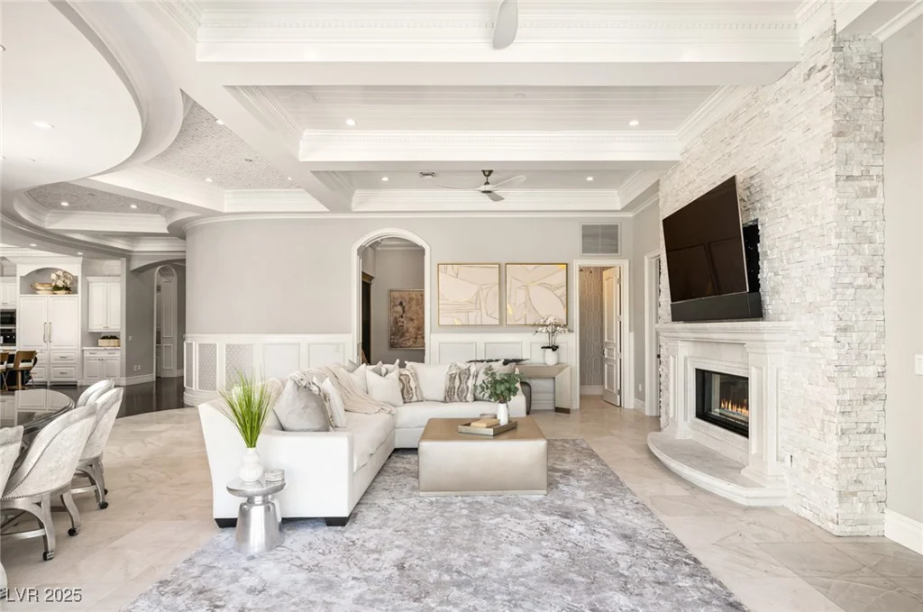 34 Meadowhawk, Las Vegas, NV 89135
