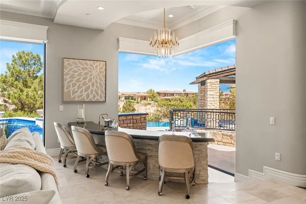 34 Meadowhawk, Las Vegas, NV 89135