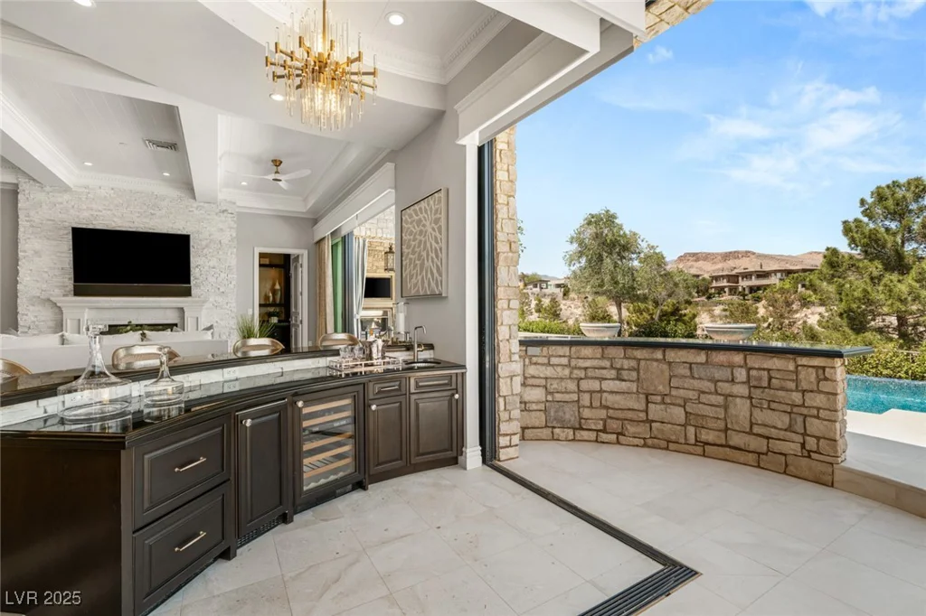 34 Meadowhawk, Las Vegas, NV 89135
