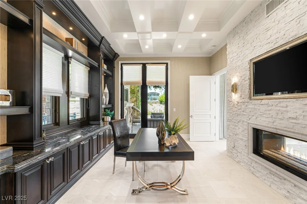 34 Meadowhawk, Las Vegas, NV 89135