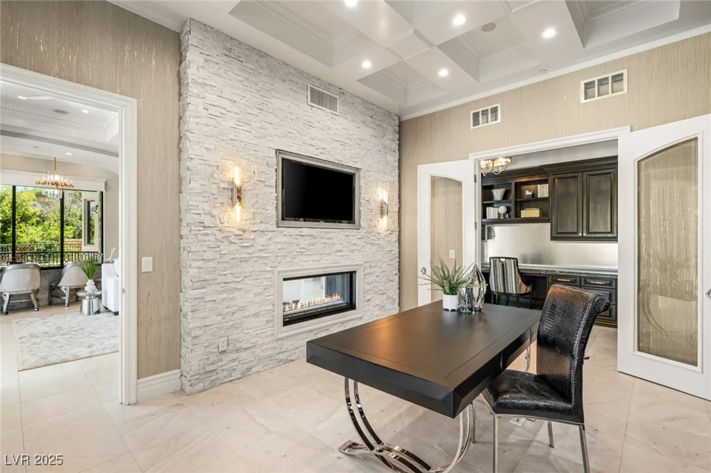 34 Meadowhawk, Las Vegas, NV 89135