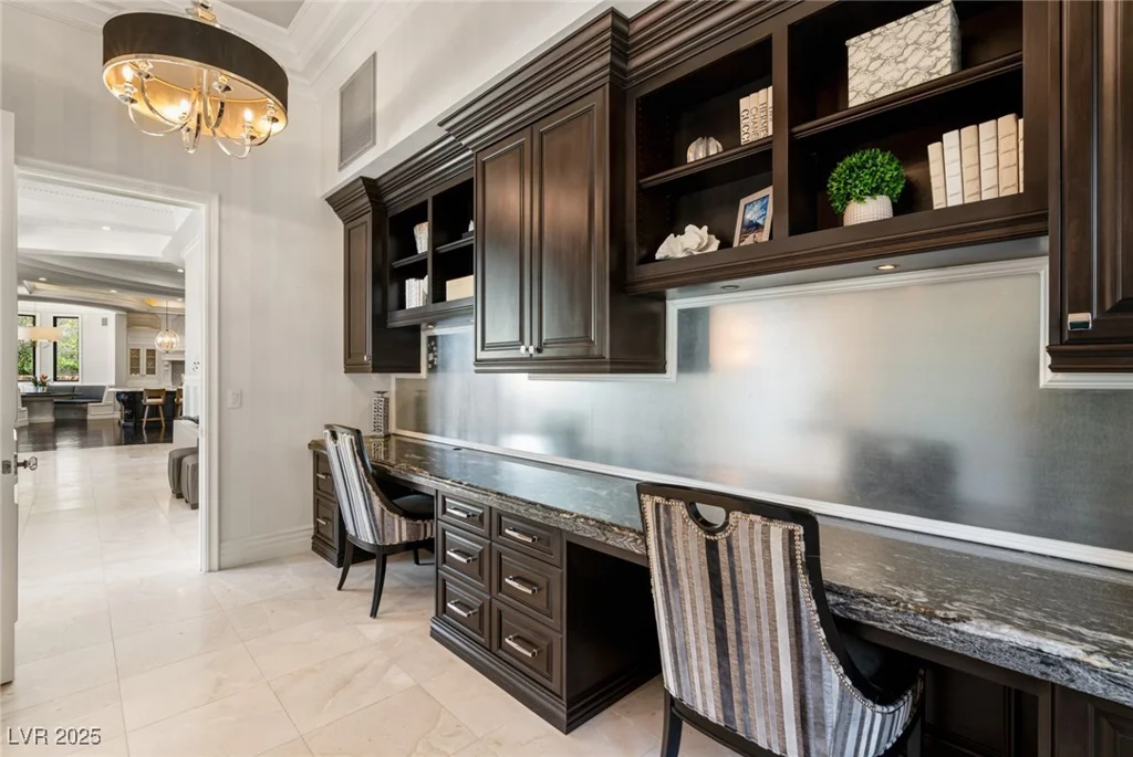 34 Meadowhawk, Las Vegas, NV 89135