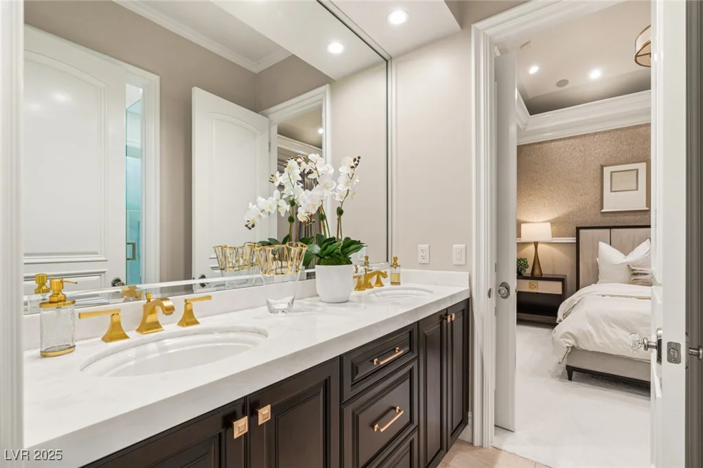 34 Meadowhawk, Las Vegas, NV 89135