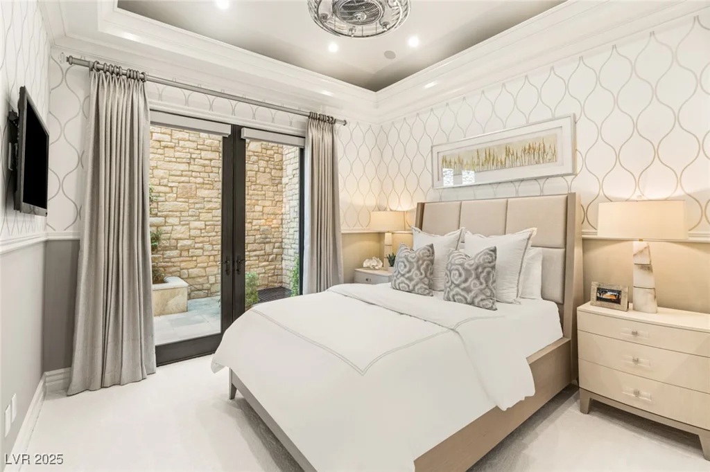 34 Meadowhawk, Las Vegas, NV 89135