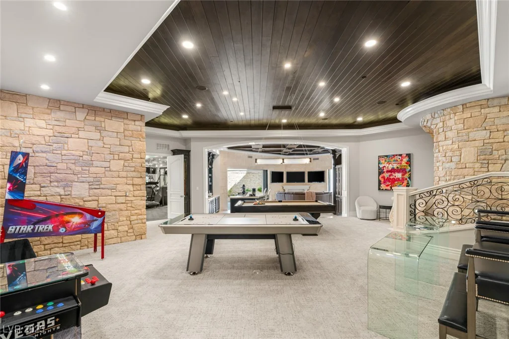 34 Meadowhawk, Las Vegas, NV 89135