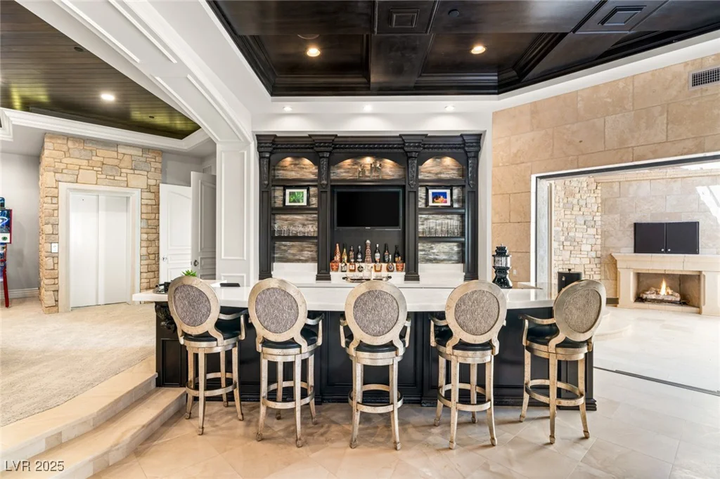 34 Meadowhawk, Las Vegas, NV 89135