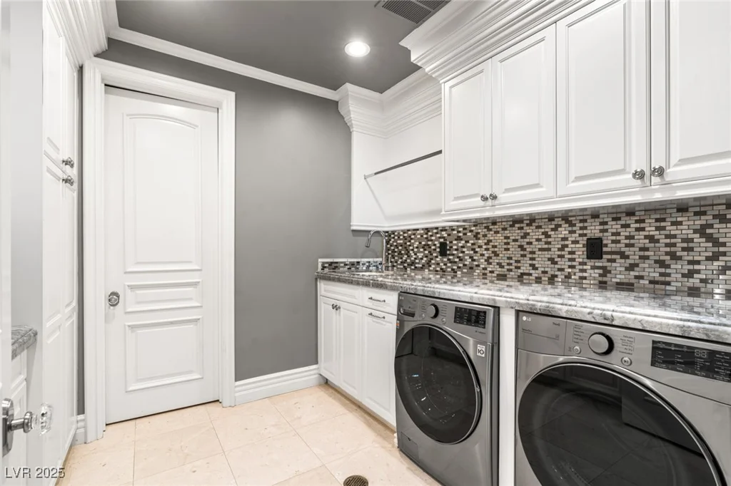 34 Meadowhawk, Las Vegas, NV 89135
