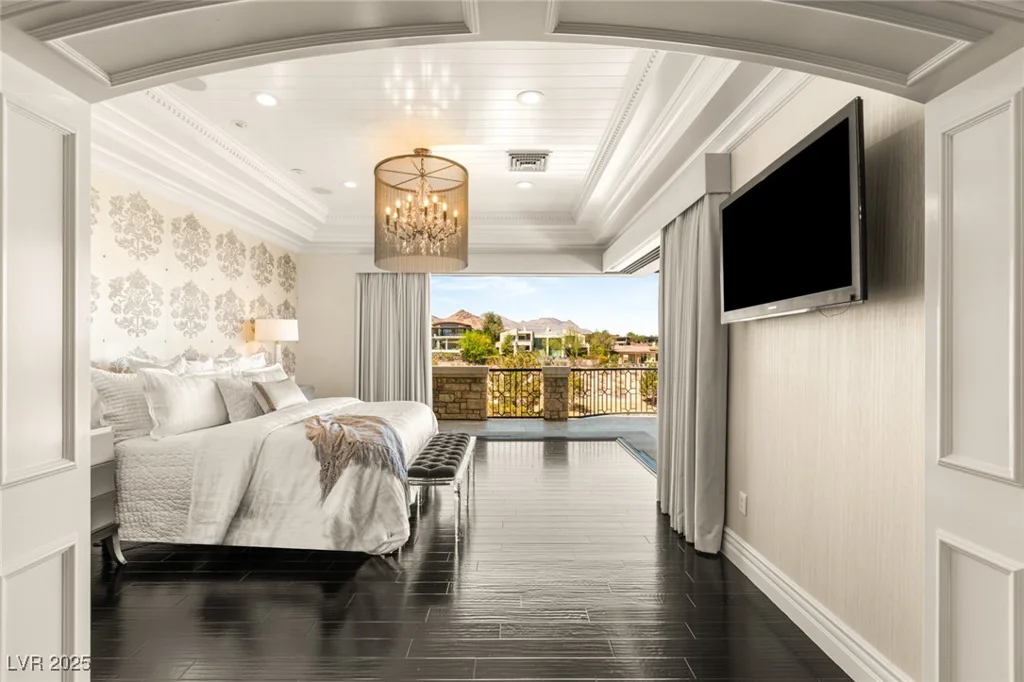 34 Meadowhawk, Las Vegas, NV 89135