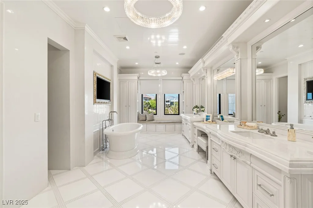 34 Meadowhawk, Las Vegas, NV 89135