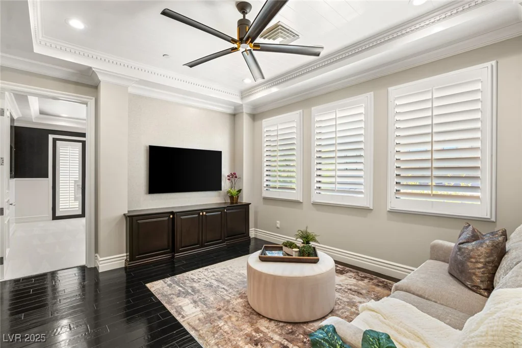 34 Meadowhawk, Las Vegas, NV 89135