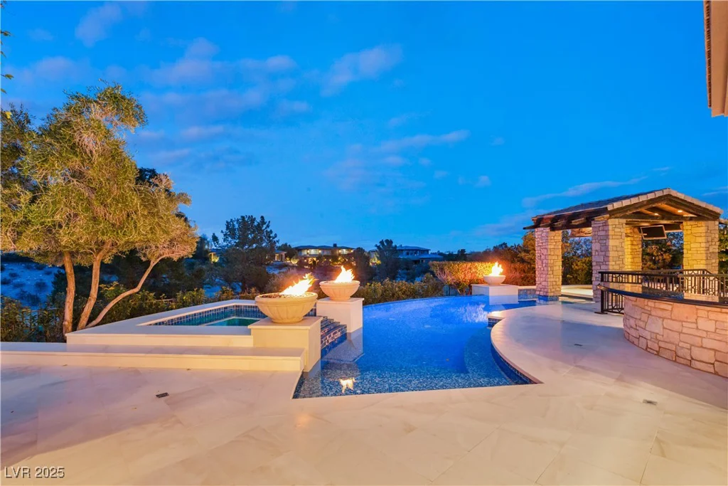 34 Meadowhawk, Las Vegas, NV 89135