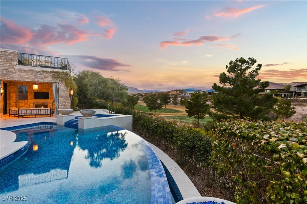 34 Meadowhawk, Las Vegas, NV 89135