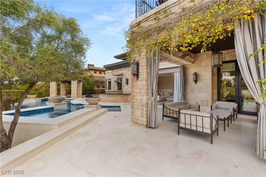 34 Meadowhawk, Las Vegas, NV 89135