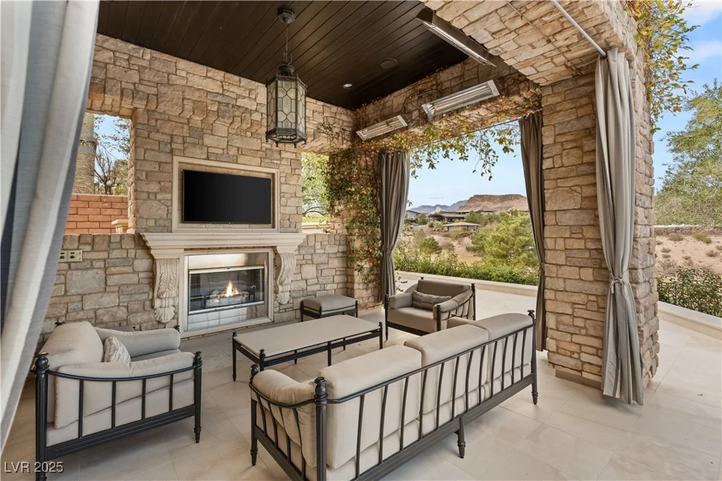 34 Meadowhawk, Las Vegas, NV 89135