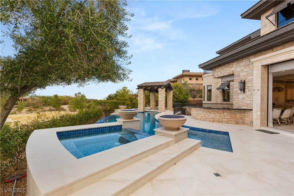 34 Meadowhawk, Las Vegas, NV 89135