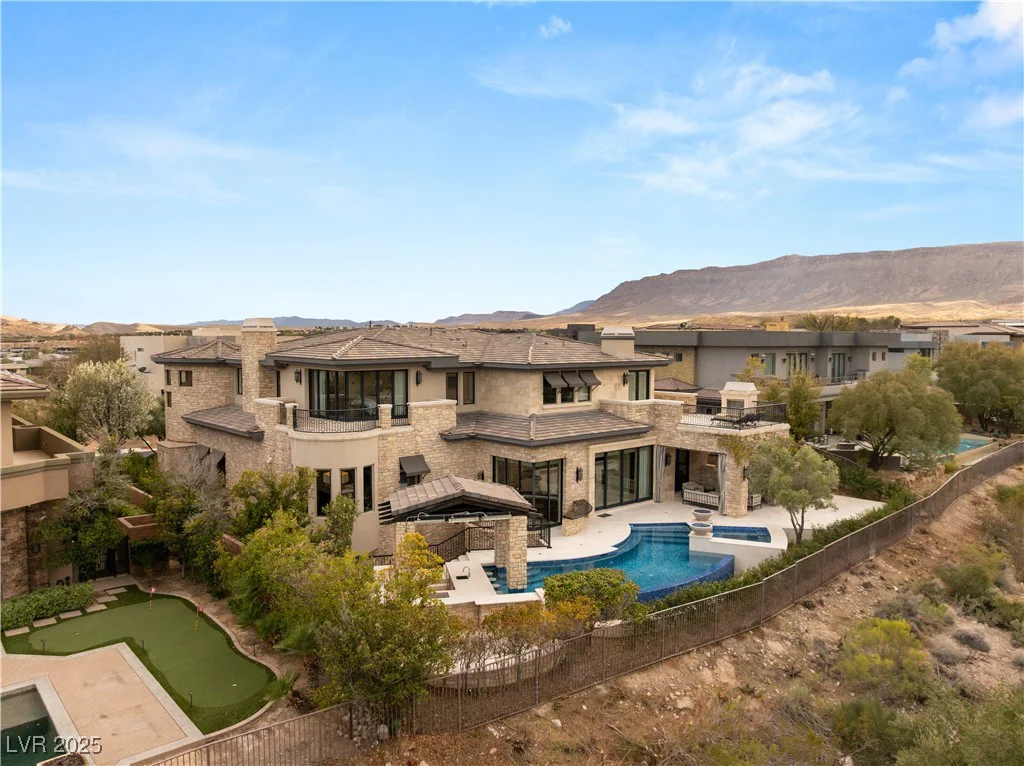 34 Meadowhawk, Las Vegas, NV 89135