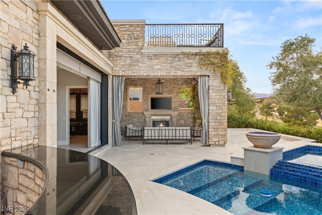 34 Meadowhawk, Las Vegas, NV 89135