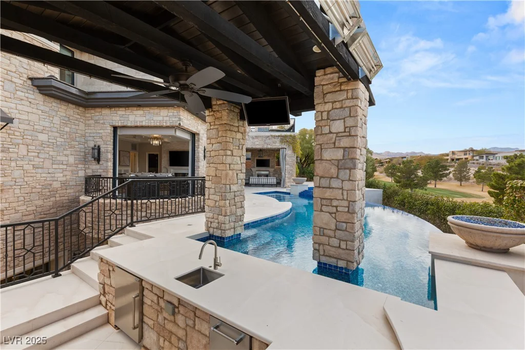 34 Meadowhawk, Las Vegas, NV 89135