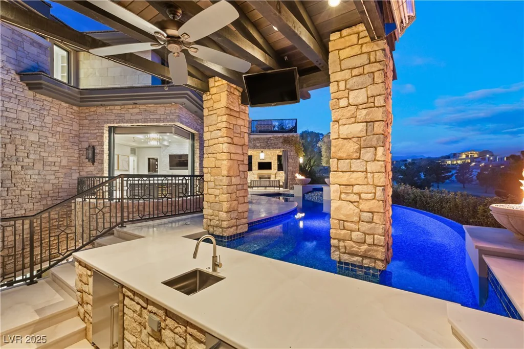 34 Meadowhawk, Las Vegas, NV 89135