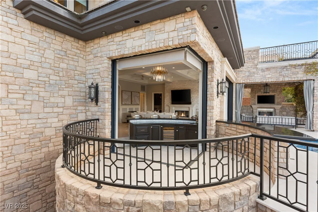 34 Meadowhawk, Las Vegas, NV 89135