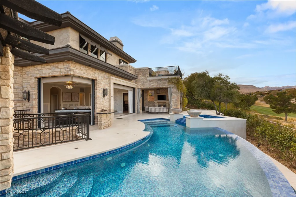 34 Meadowhawk, Las Vegas, NV 89135
