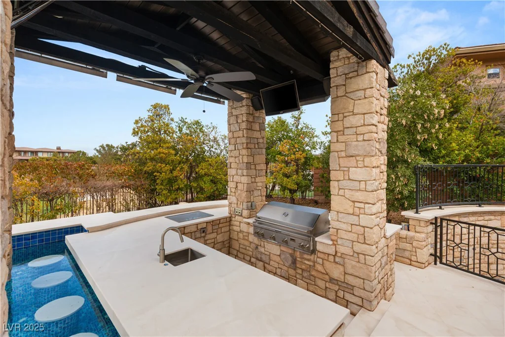 34 Meadowhawk, Las Vegas, NV 89135