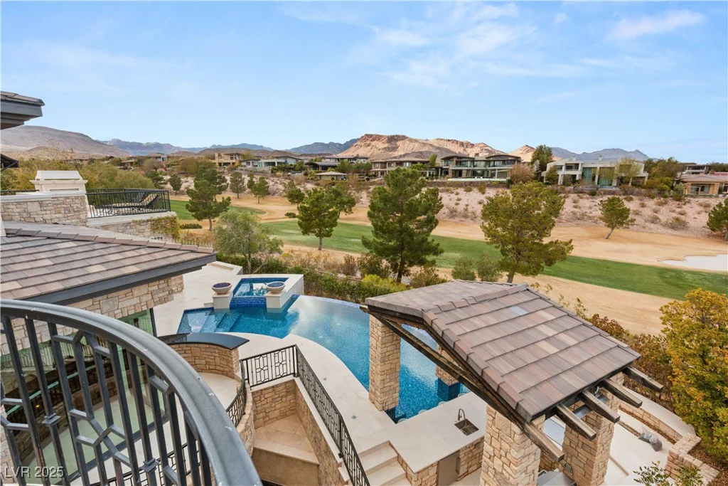 34 Meadowhawk, Las Vegas, NV 89135