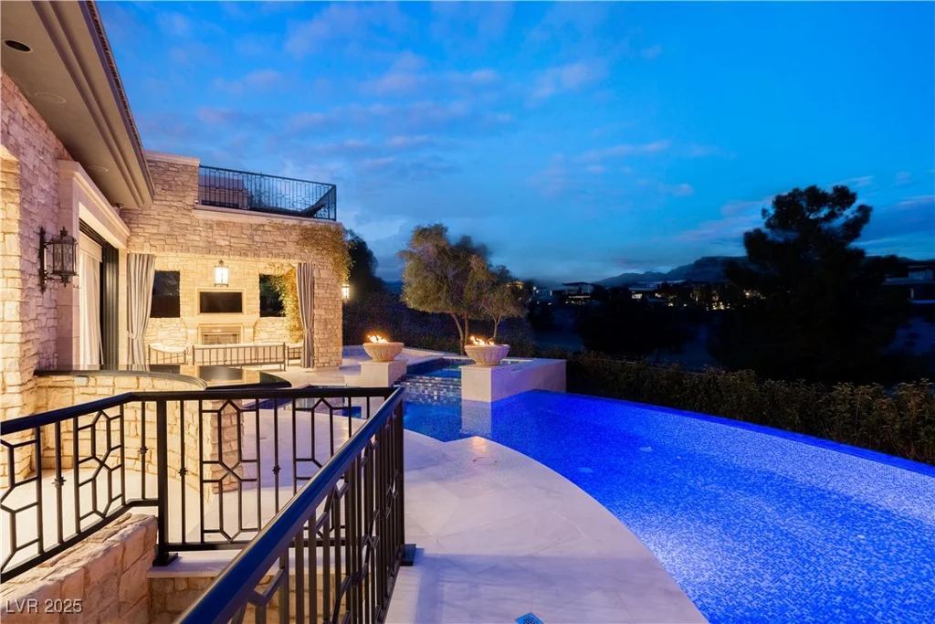 34 Meadowhawk, Las Vegas, NV 89135