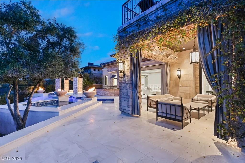 34 Meadowhawk, Las Vegas, NV 89135