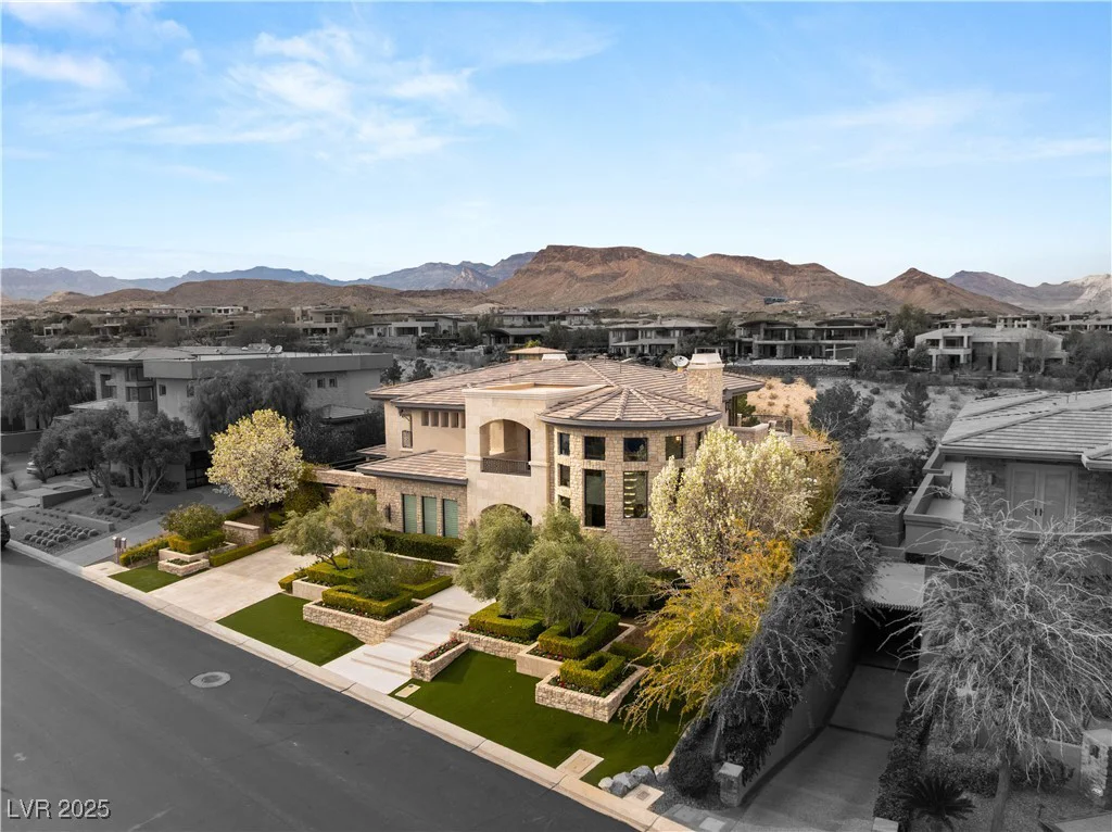 34 Meadowhawk, Las Vegas, NV 89135