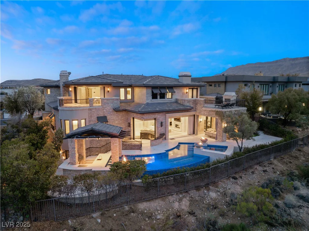 34 Meadowhawk, Las Vegas, NV 89135
