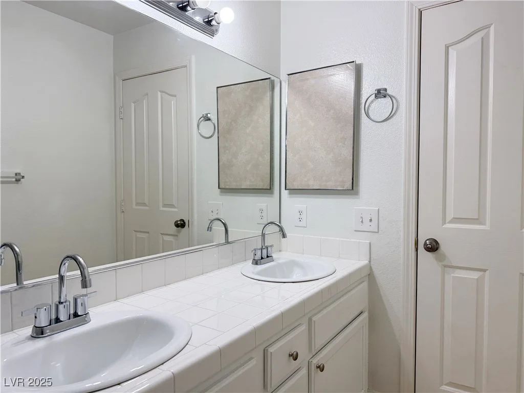 8452 Boseck, Las Vegas, NV 89145