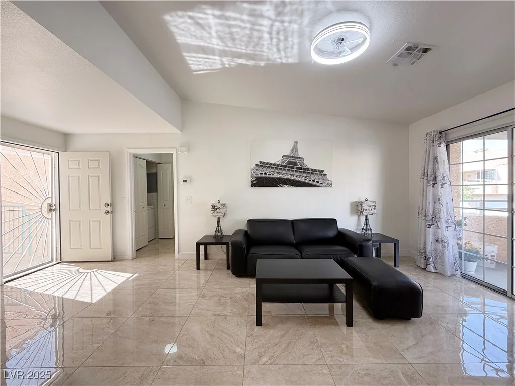8452 Boseck, Las Vegas, NV 89145
