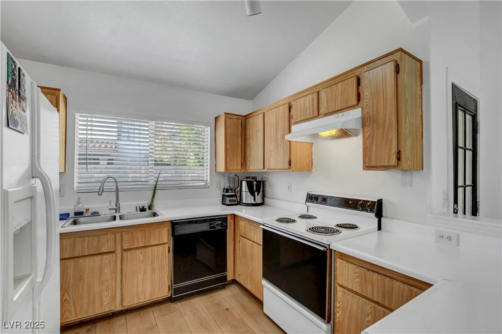 2504 Soldier Creek, Las Vegas, NV 89106