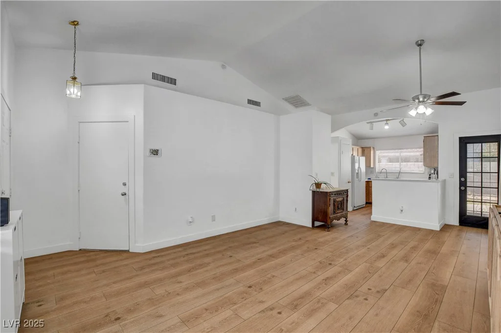 2504 Soldier Creek, Las Vegas, NV 89106