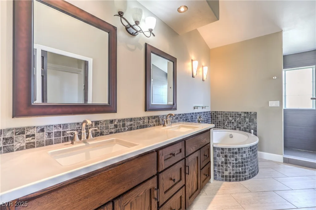 1112 Caraway, Las Vegas, NV 89144