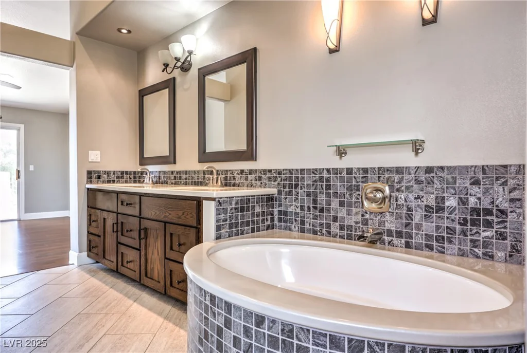1112 Caraway, Las Vegas, NV 89144