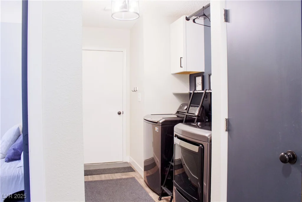 6198 Pinewood, Las Vegas, NV 89103