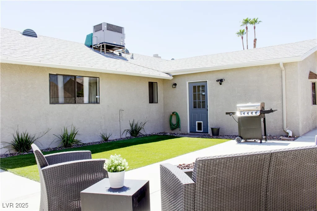 6198 Pinewood, Las Vegas, NV 89103