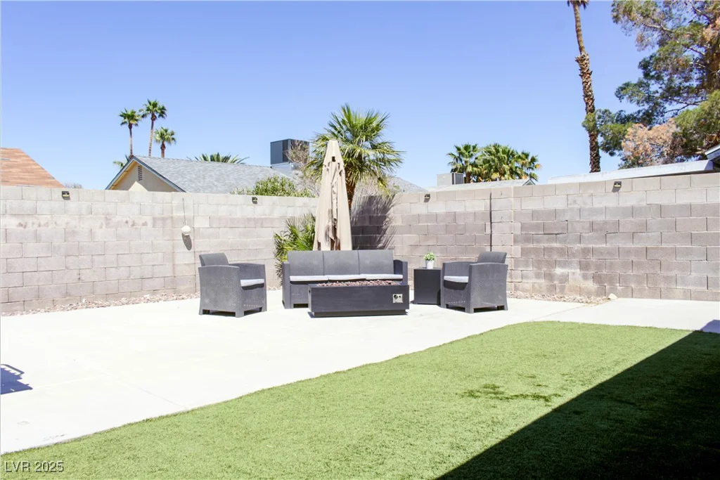 6198 Pinewood, Las Vegas, NV 89103