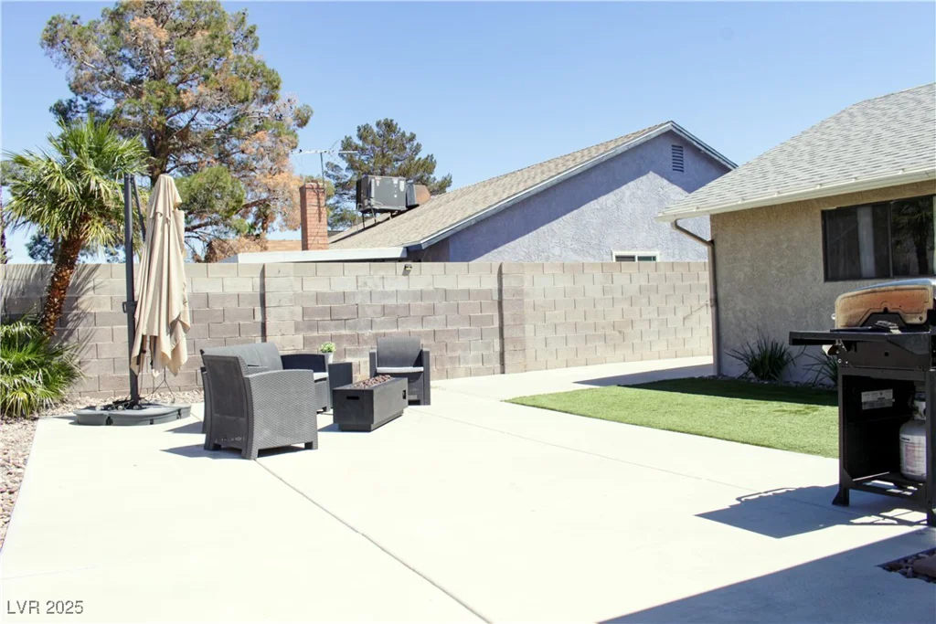 6198 Pinewood, Las Vegas, NV 89103