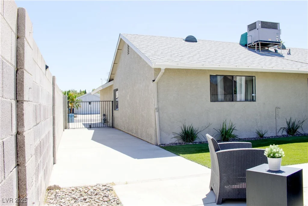 6198 Pinewood, Las Vegas, NV 89103