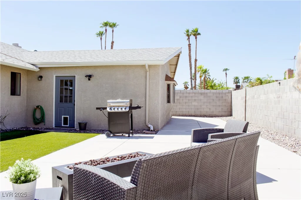 6198 Pinewood, Las Vegas, NV 89103