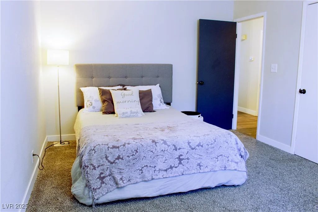 6198 Pinewood, Las Vegas, NV 89103