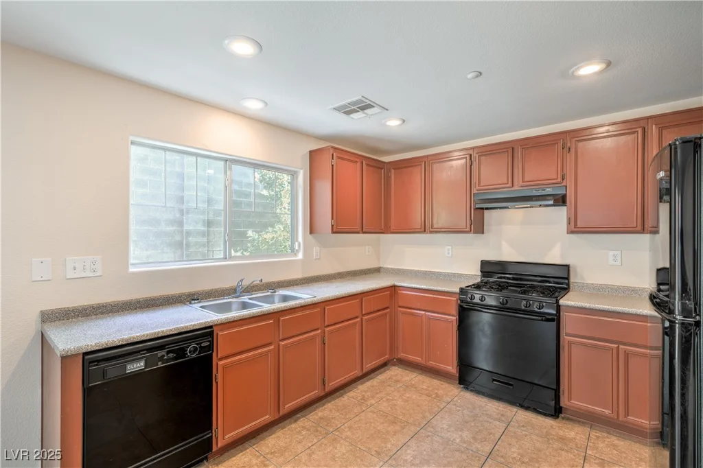 137 Desert Pond, Henderson, NV 89002