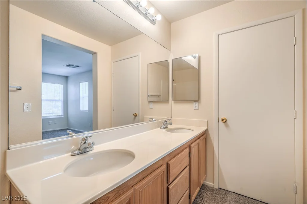 137 Desert Pond, Henderson, NV 89002