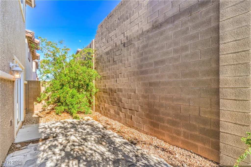 137 Desert Pond, Henderson, NV 89002
